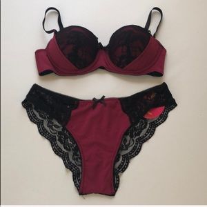 NWT 34B Bra Set Red & Black Lace & Panty